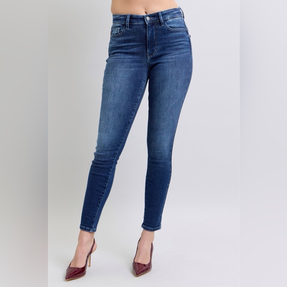 NEW Judy Blue Full Size Washed Thermal Skinny Jeans Plus Size - Picture 2 of 15